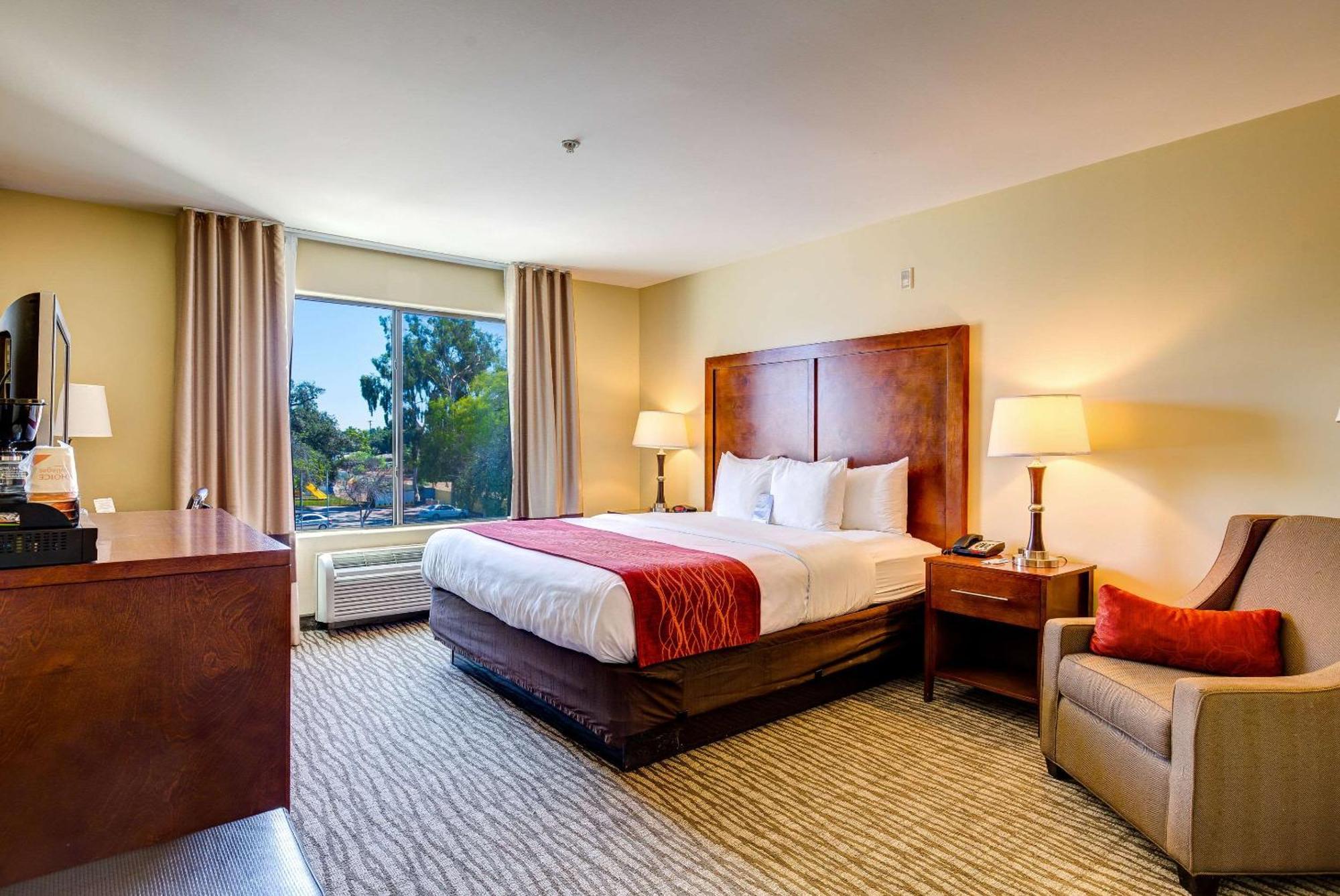 Comfort Inn Pomona Near Fairplex Экстерьер фото