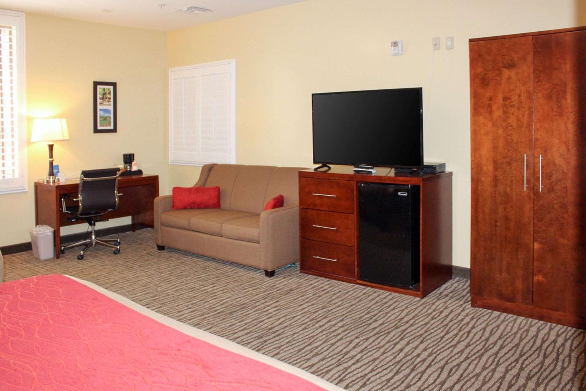 Comfort Inn Pomona Near Fairplex Экстерьер фото